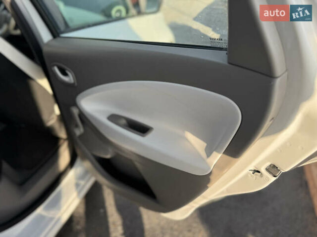 Білий Рено Зое, об'ємом двигуна 0 л та пробігом 87 тис. км за 8500 $, фото 23 на Automoto.ua