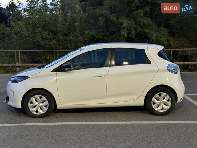 Белый Рено Зое, объемом двигателя 0 л и пробегом 82 тыс. км за 8999 $, фото 6 на Automoto.ua
