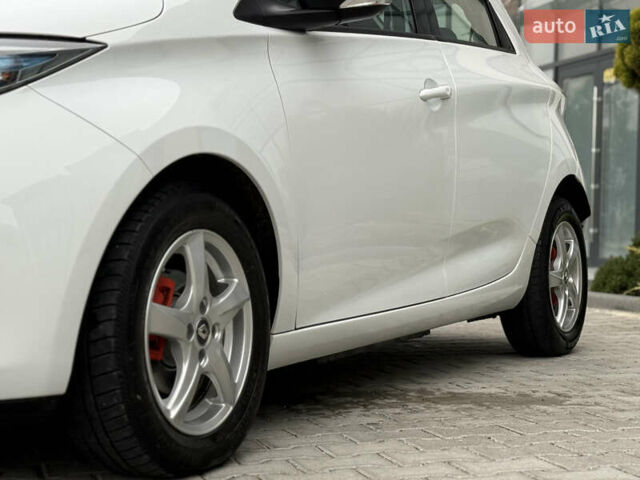 Белый Рено Зое, объемом двигателя 0 л и пробегом 127 тыс. км за 9200 $, фото 26 на Automoto.ua