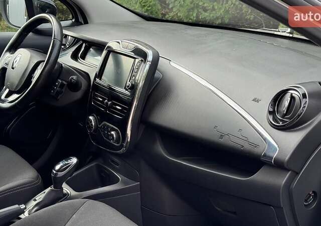 Белый Рено Зое, объемом двигателя 0 л и пробегом 157 тыс. км за 8700 $, фото 6 на Automoto.ua