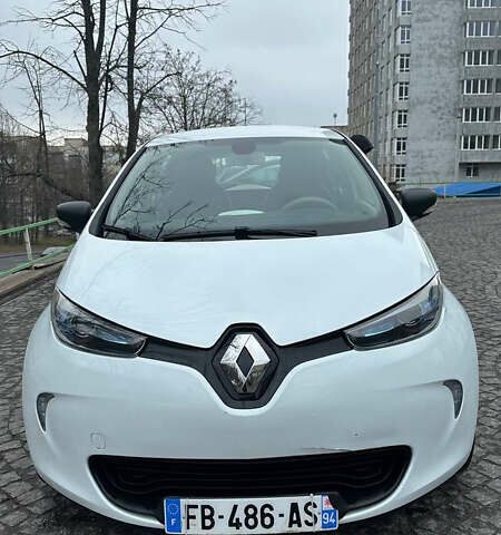 Белый Рено Зое, объемом двигателя 0 л и пробегом 97 тыс. км за 9200 $, фото 10 на Automoto.ua