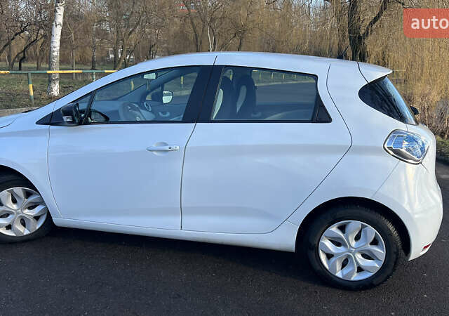 Белый Рено Зое, объемом двигателя 0 л и пробегом 85 тыс. км за 8700 $, фото 8 на Automoto.ua