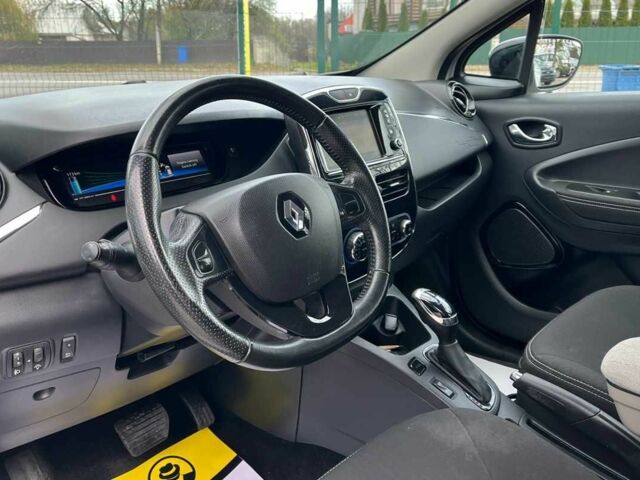 Белый Рено Зое, объемом двигателя 0 л и пробегом 140 тыс. км за 9300 $, фото 6 на Automoto.ua