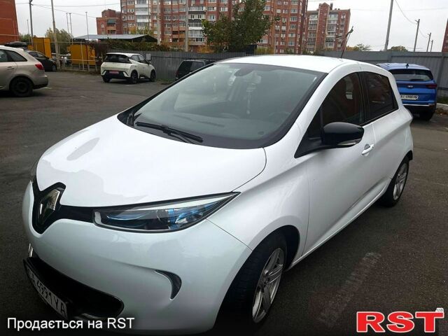 Белый Рено Зое, объемом двигателя 0 л и пробегом 102 тыс. км за 8500 $, фото 5 на Automoto.ua