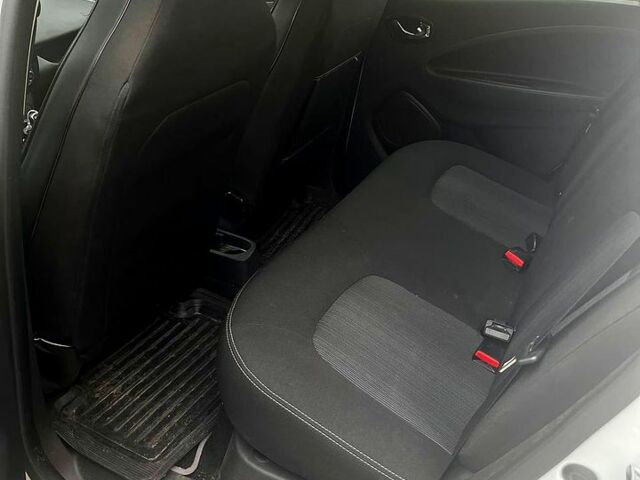 Белый Рено Зое, объемом двигателя 0 л и пробегом 102 тыс. км за 8500 $, фото 9 на Automoto.ua