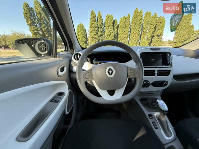 Белый Рено Зое, объемом двигателя 0 л и пробегом 57 тыс. км за 9500 $, фото 17 на Automoto.ua