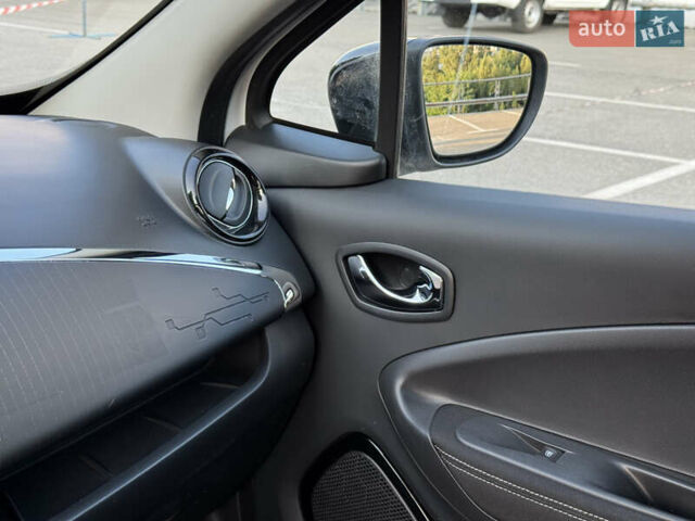Белый Рено Зое, объемом двигателя 0 л и пробегом 70 тыс. км за 8900 $, фото 22 на Automoto.ua