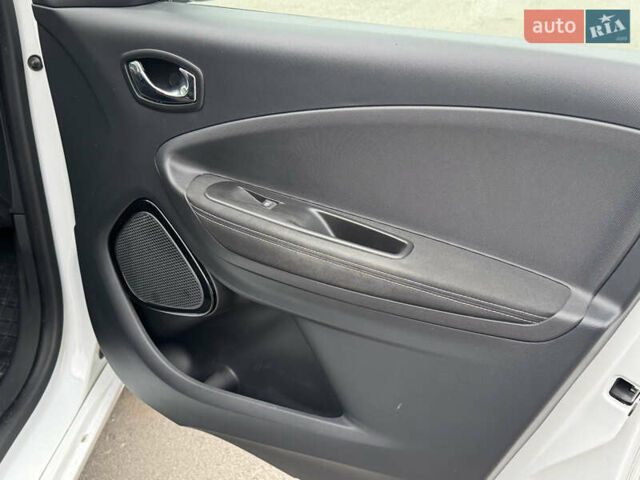 Білий Рено Зое, об'ємом двигуна 0 л та пробігом 91 тис. км за 10600 $, фото 21 на Automoto.ua