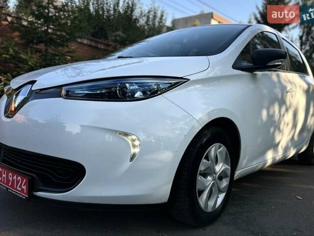 Белый Рено Зое, объемом двигателя 0 л и пробегом 16 тыс. км за 9287 $, фото 2 на Automoto.ua