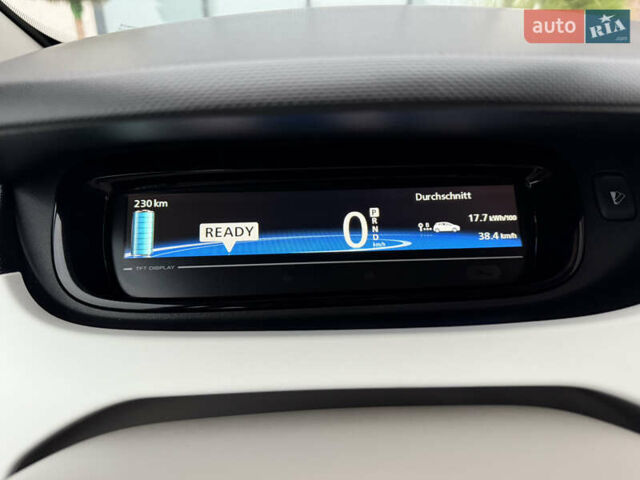 Белый Рено Зое, объемом двигателя 0 л и пробегом 127 тыс. км за 9200 $, фото 50 на Automoto.ua