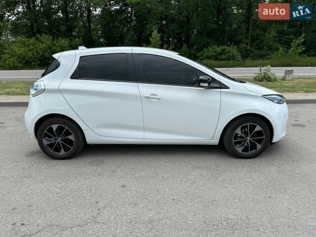 Белый Рено Зое, объемом двигателя 0 л и пробегом 64 тыс. км за 10500 $, фото 5 на Automoto.ua