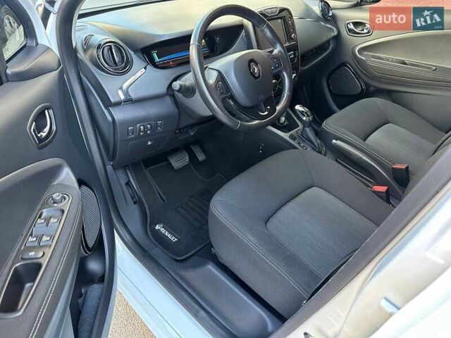 Білий Рено Зое, об'ємом двигуна 0 л та пробігом 41 тис. км за 11500 $, фото 11 на Automoto.ua
