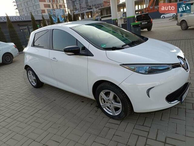 Белый Рено Зое, объемом двигателя 0 л и пробегом 68 тыс. км за 7800 $, фото 4 на Automoto.ua
