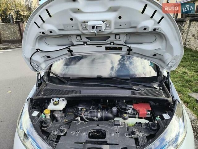 Білий Рено Зое, об'ємом двигуна 0 л та пробігом 42 тис. км за 9500 $, фото 21 на Automoto.ua