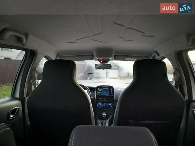 Белый Рено Зое, объемом двигателя 0 л и пробегом 39 тыс. км за 10900 $, фото 22 на Automoto.ua