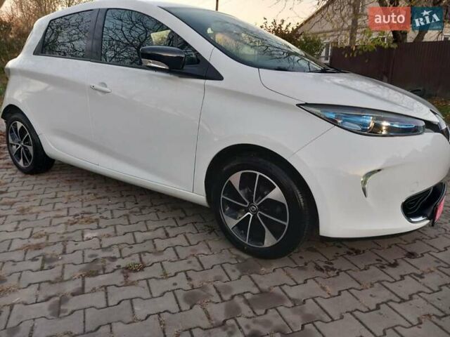 Белый Рено Зое, объемом двигателя 0 л и пробегом 39 тыс. км за 10900 $, фото 2 на Automoto.ua