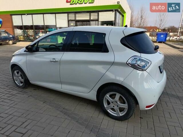 Белый Рено Зое, объемом двигателя 0 л и пробегом 68 тыс. км за 7800 $, фото 5 на Automoto.ua
