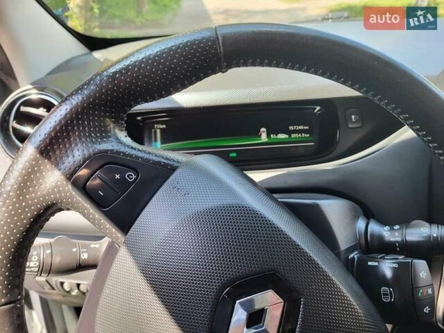 Белый Рено Зое, объемом двигателя 0 л и пробегом 157 тыс. км за 8500 $, фото 23 на Automoto.ua