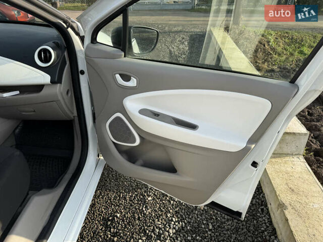 Білий Рено Зое, об'ємом двигуна 0 л та пробігом 47 тис. км за 8700 $, фото 22 на Automoto.ua