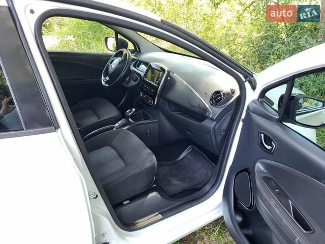Белый Рено Зое, объемом двигателя 0 л и пробегом 157 тыс. км за 8500 $, фото 14 на Automoto.ua