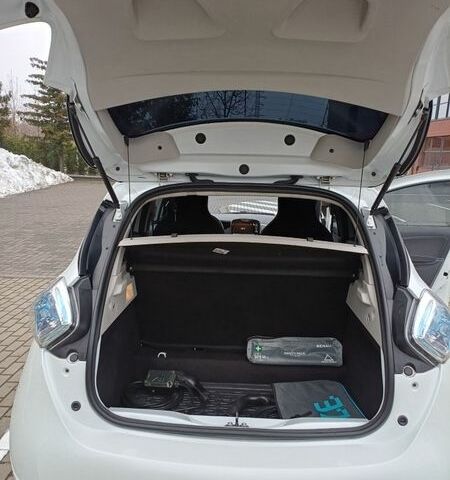 Білий Рено Зое, об'ємом двигуна 0 л та пробігом 150 тис. км за 930 $, фото 27 на Automoto.ua