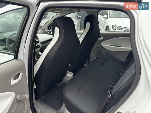 Білий Рено Зое, об'ємом двигуна 0 л та пробігом 23 тис. км за 8850 $, фото 27 на Automoto.ua