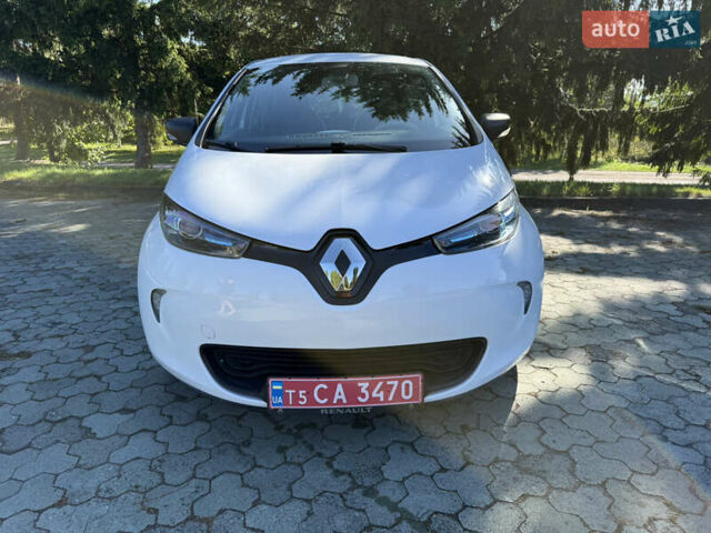 Белый Рено Зое, объемом двигателя 0 л и пробегом 57 тыс. км за 9500 $, фото 1 на Automoto.ua