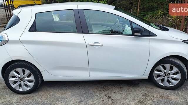 Белый Рено Зое, объемом двигателя 0 л и пробегом 62 тыс. км за 9999 $, фото 5 на Automoto.ua