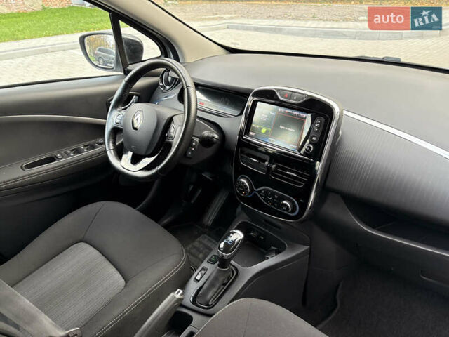 Белый Рено Зое, объемом двигателя 0 л и пробегом 44 тыс. км за 9999 $, фото 10 на Automoto.ua