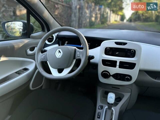 Белый Рено Зое, объемом двигателя 0 л и пробегом 16 тыс. км за 9287 $, фото 33 на Automoto.ua