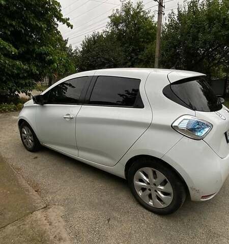 Белый Рено Зое, объемом двигателя 0 л и пробегом 91 тыс. км за 10200 $, фото 5 на Automoto.ua