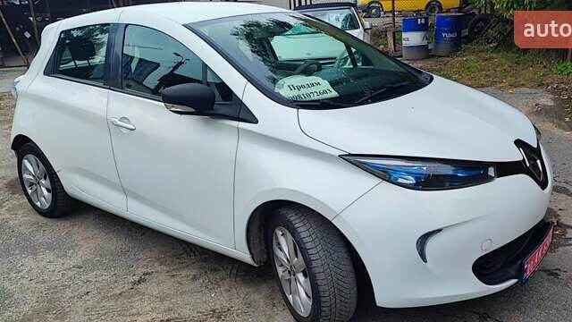Белый Рено Зое, объемом двигателя 0 л и пробегом 62 тыс. км за 9999 $, фото 6 на Automoto.ua