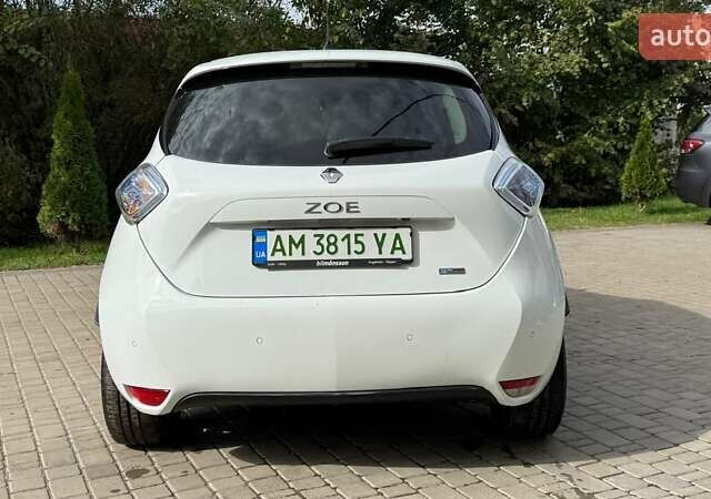 Белый Рено Зое, объемом двигателя 0 л и пробегом 157 тыс. км за 8700 $, фото 4 на Automoto.ua