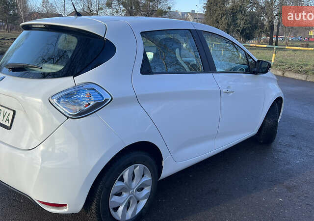 Белый Рено Зое, объемом двигателя 0 л и пробегом 85 тыс. км за 8700 $, фото 5 на Automoto.ua