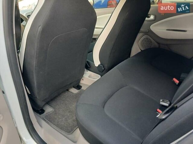Белый Рено Зое, объемом двигателя 0 л и пробегом 64 тыс. км за 9200 $, фото 37 на Automoto.ua
