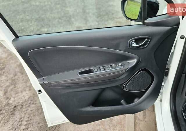 Белый Рено Зое, объемом двигателя 0 л и пробегом 71 тыс. км за 9550 $, фото 54 на Automoto.ua