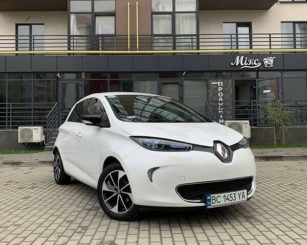Белый Рено Зое, объемом двигателя 0 л и пробегом 32 тыс. км за 11500 $, фото 1 на Automoto.ua