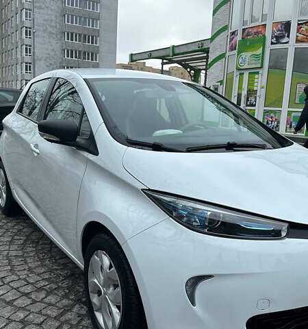 Белый Рено Зое, объемом двигателя 0 л и пробегом 97 тыс. км за 9200 $, фото 1 на Automoto.ua