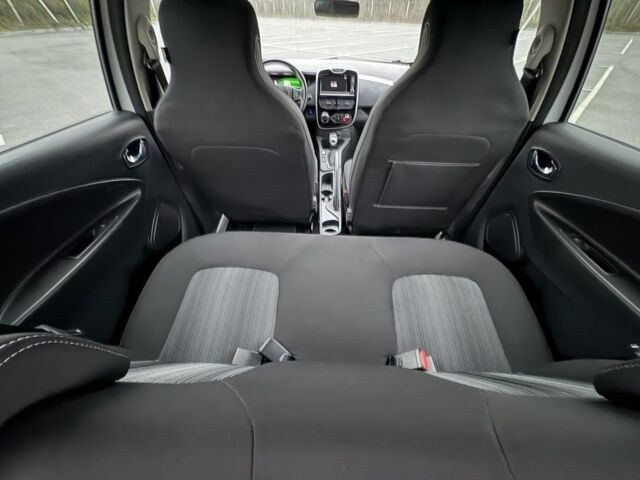 Белый Рено Зое, объемом двигателя 0 л и пробегом 37 тыс. км за 9600 $, фото 18 на Automoto.ua