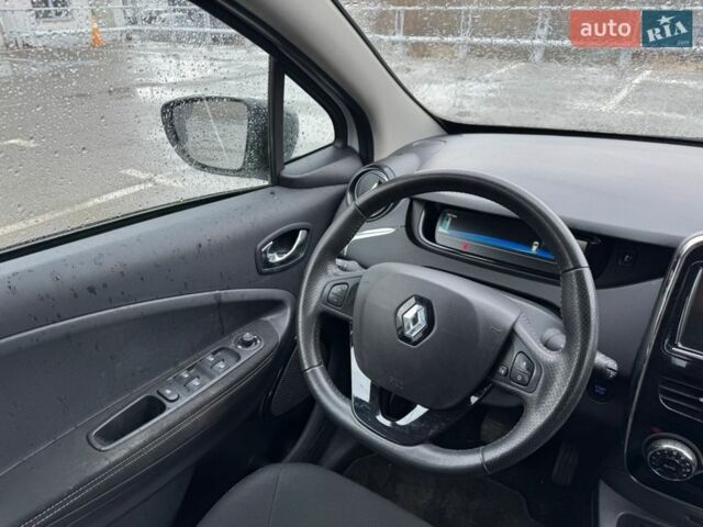 Белый Рено Зое, объемом двигателя 0 л и пробегом 26 тыс. км за 10900 $, фото 4 на Automoto.ua