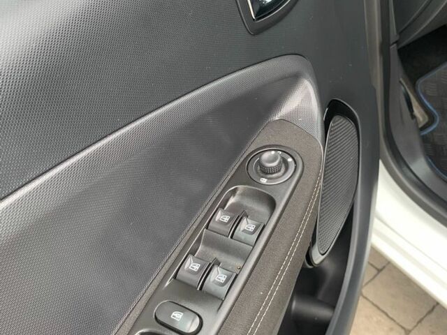 Білий Рено Зое, об'ємом двигуна 0 л та пробігом 44 тис. км за 11250 $, фото 32 на Automoto.ua