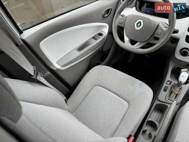 Білий Рено Зое, об'ємом двигуна 0 л та пробігом 8 тис. км за 11999 $, фото 15 на Automoto.ua