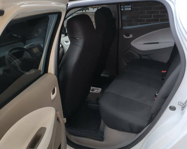 Білий Рено Зое, об'ємом двигуна 0 л та пробігом 185 тис. км за 8500 $, фото 4 на Automoto.ua