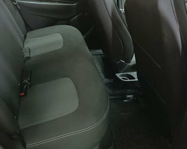 Белый Рено Зое, объемом двигателя 0 л и пробегом 68 тыс. км за 7800 $, фото 6 на Automoto.ua