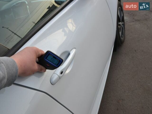 Білий Рено Зое, об'ємом двигуна 0 л та пробігом 92 тис. км за 9999 $, фото 30 на Automoto.ua