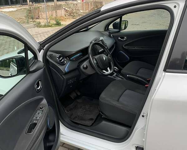 Белый Рено Зое, объемом двигателя 0 л и пробегом 32 тыс. км за 11500 $, фото 13 на Automoto.ua