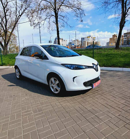 Білий Рено Зое, об'ємом двигуна 0 л та пробігом 36 тис. км за 9499 $, фото 5 на Automoto.ua