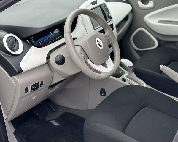 Белый Рено Зое, объемом двигателя 0 л и пробегом 126 тыс. км за 8800 $, фото 14 на Automoto.ua