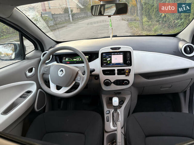 Белый Рено Зое, объемом двигателя 0 л и пробегом 65 тыс. км за 9200 $, фото 7 на Automoto.ua