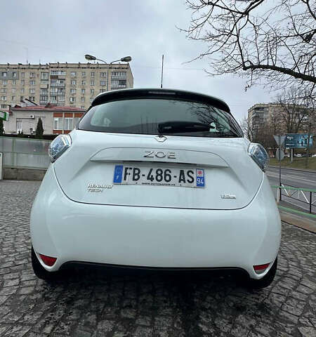 Белый Рено Зое, объемом двигателя 0 л и пробегом 97 тыс. км за 9200 $, фото 20 на Automoto.ua